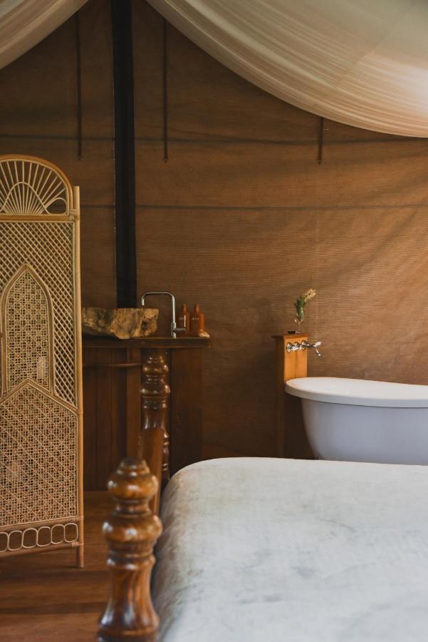 מאונט בורל Silk Pavilions Glamping מראה חיצוני תמונה